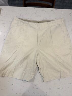 Vintage Tommy Bahama Khaki Beige Shorts Golf  Men’s Size 40 57% Tencel